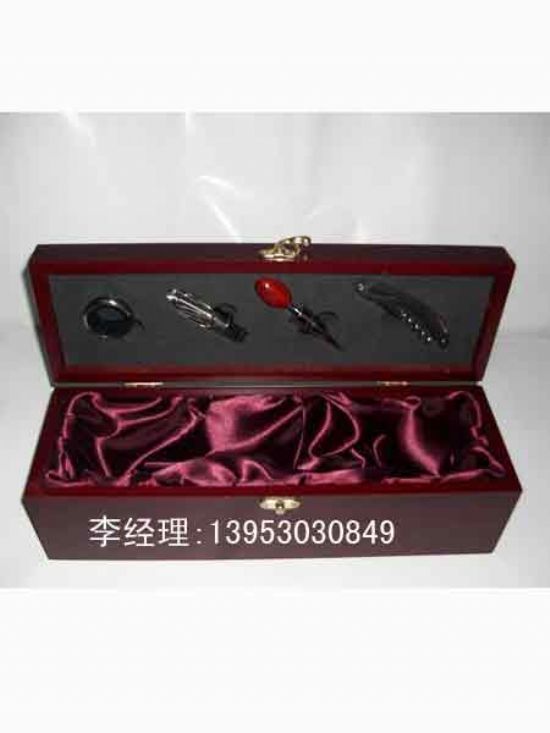 點擊查看詳細信息<br>標題：紅酒木盒 閱讀次數(shù)：2471