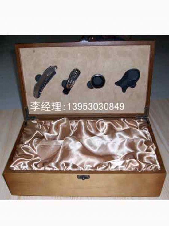 點擊查看詳細信息<br>標題：紅酒木盒 閱讀次數(shù)：2305