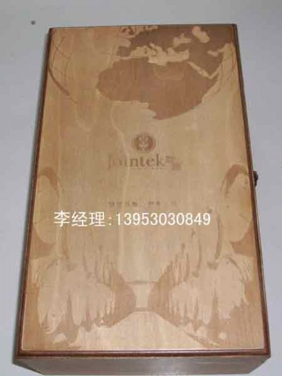 點擊查看詳細信息<br>標題：紅酒木盒 閱讀次數(shù)：2289