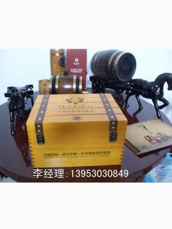 點(diǎn)擊查看詳細(xì)信息<br>標(biāo)題：紅酒木盒 閱讀次數(shù)：2256